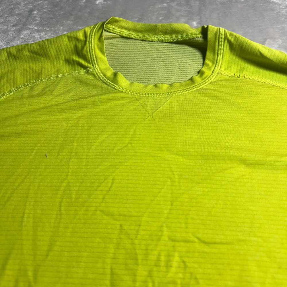 Lululemon Men's Lg Metal Vent Tech Shirt Lime Green Short Sleeve Athletic Tee